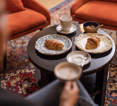 Hotel Amadeus_Croissants und Kaffee1_by-Michael-Gr