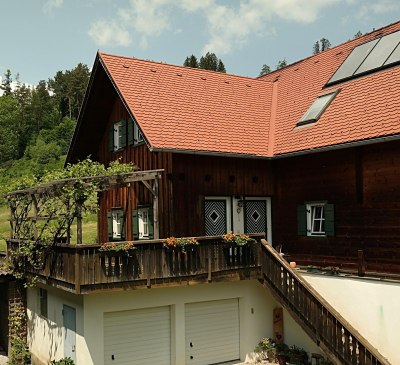 "Altes Bauernhaus" - Eingangsbereich und Weinlaube, © Ferienwohnungen Raczkowski