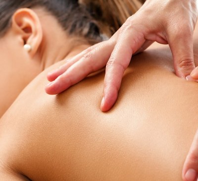 https://images.seekda.net/AT_UAB7-02-23-07/massage-femme-dos.jpg