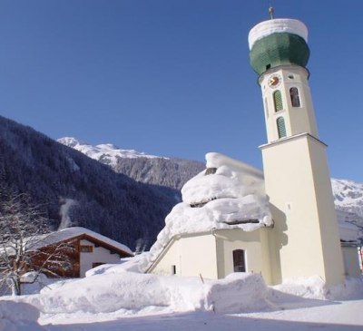 Blick auf Alpenhaus Silvretta