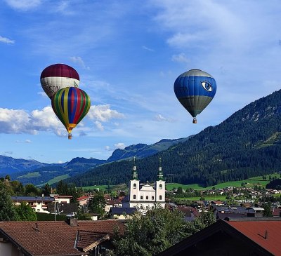 Aussicht-Dachgeschoss-mit-Heissluftballons-1